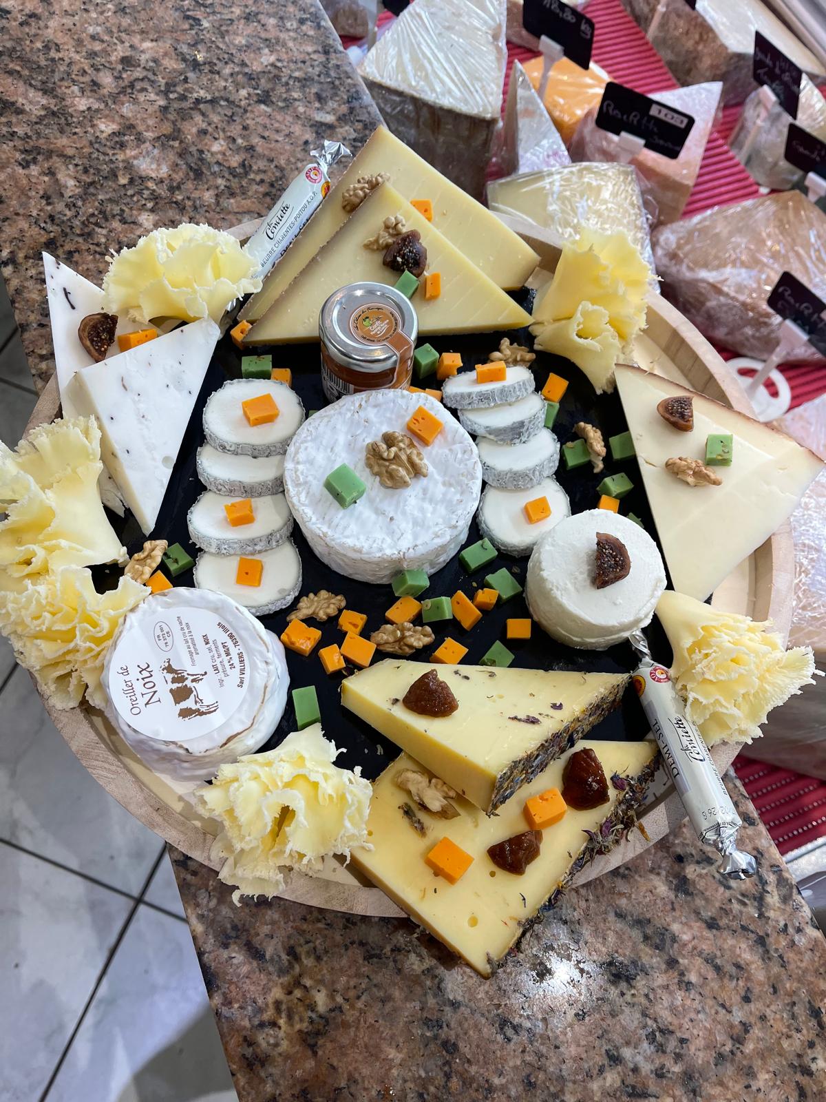 Plateau de fromages rond garni