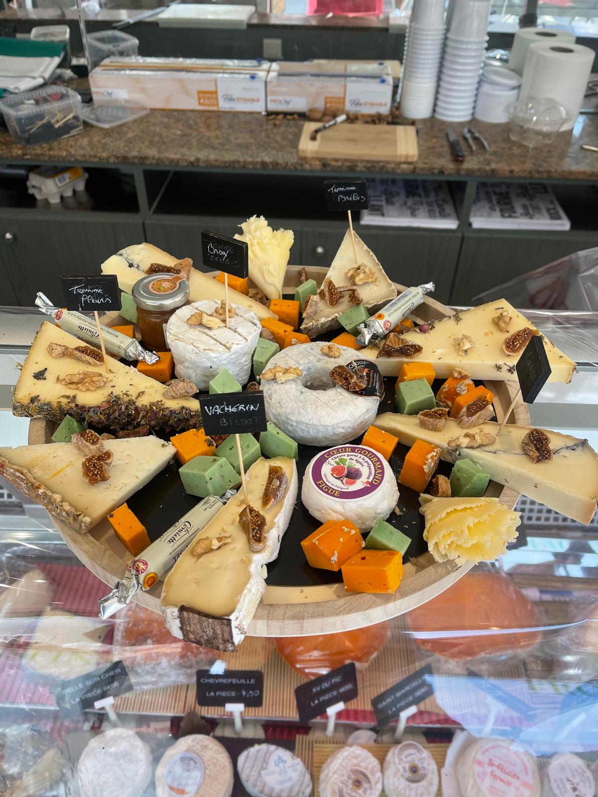 Plateau de fromages à deux étages